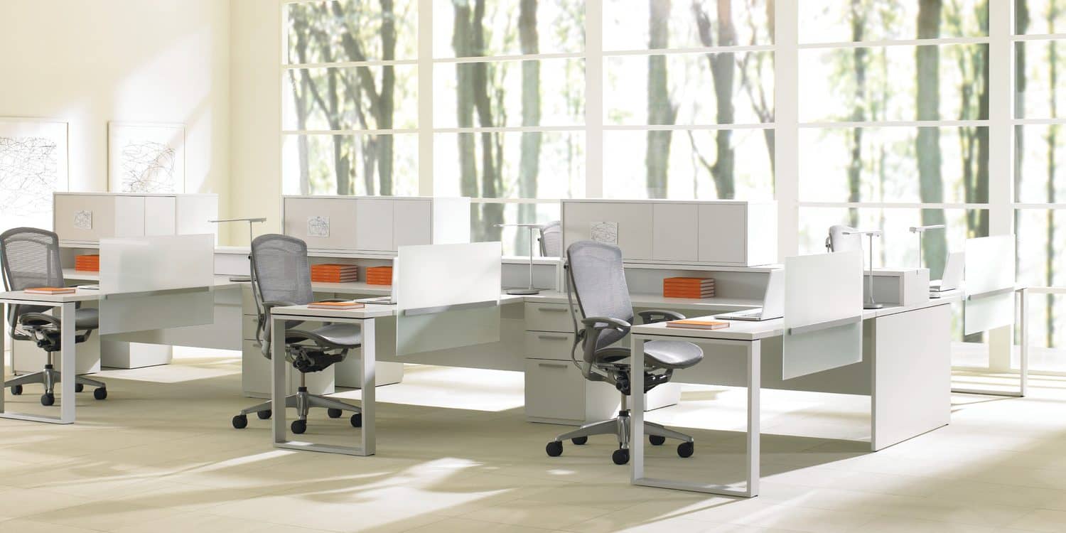 Low-Expansion-Desking-Spine-Desk-with-Return