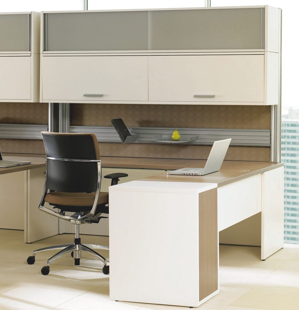 Low-Expansion-Desking-Modular-Desk-with-Double-Overhead-Supporting-Pedestal